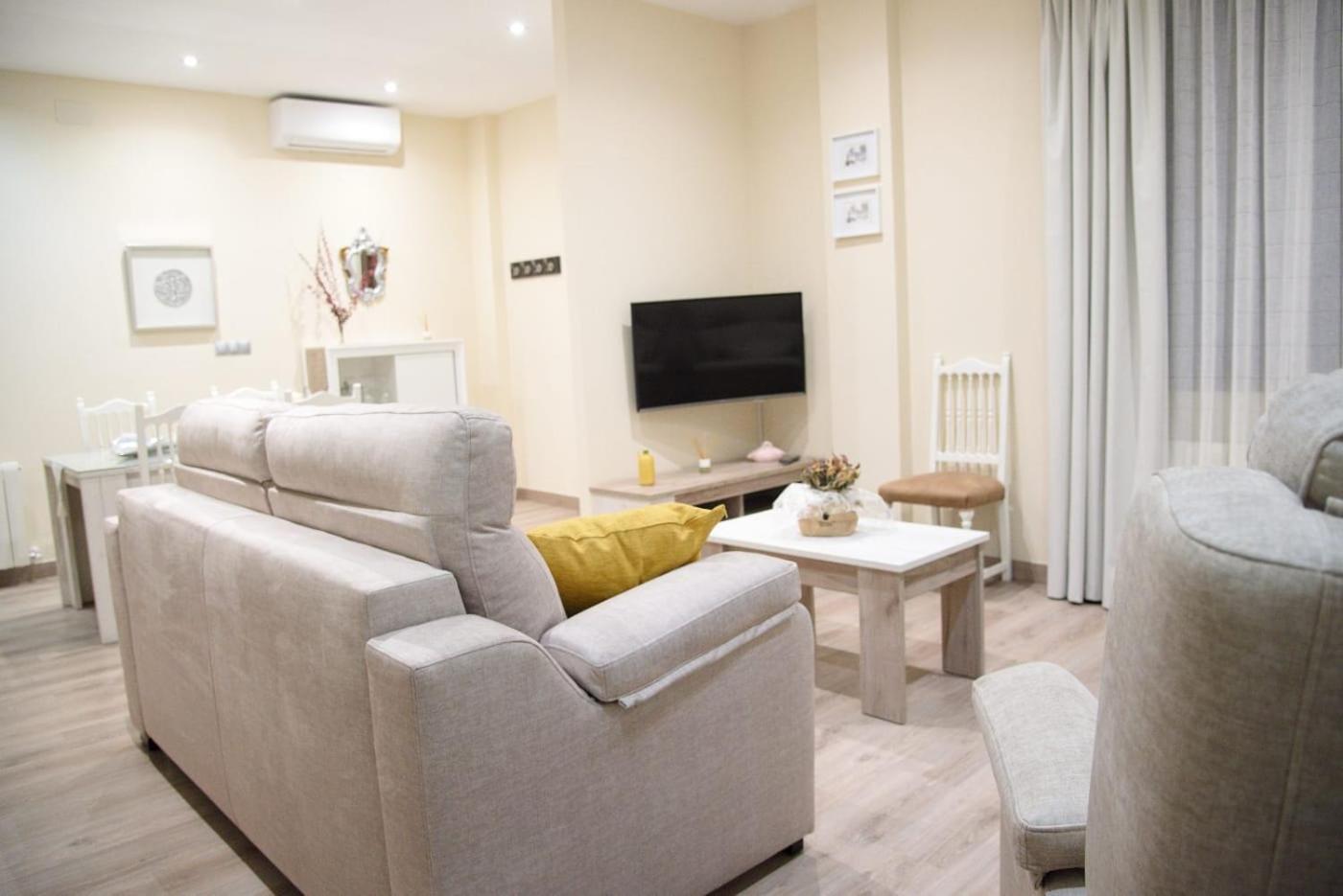 Dona Bernabela Apartment Baeza Bagian luar foto